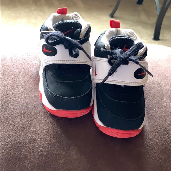 Unisex Toddler Nikes - Picture 2 of 3